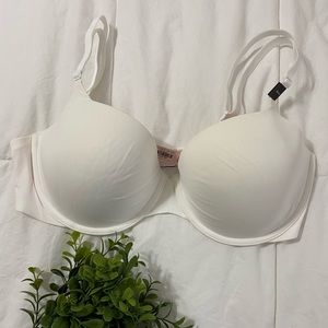 White VS Demi bra